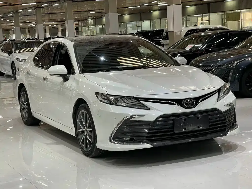 Toyota Camry — фото 5