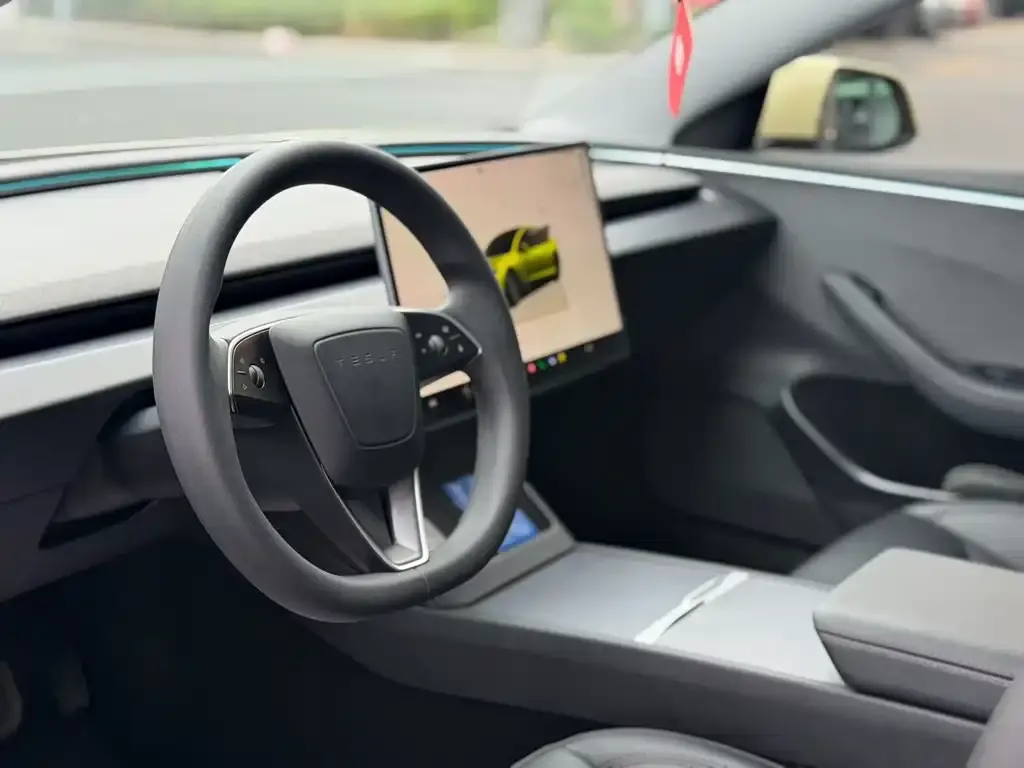Tesla Model 3 — фото 4