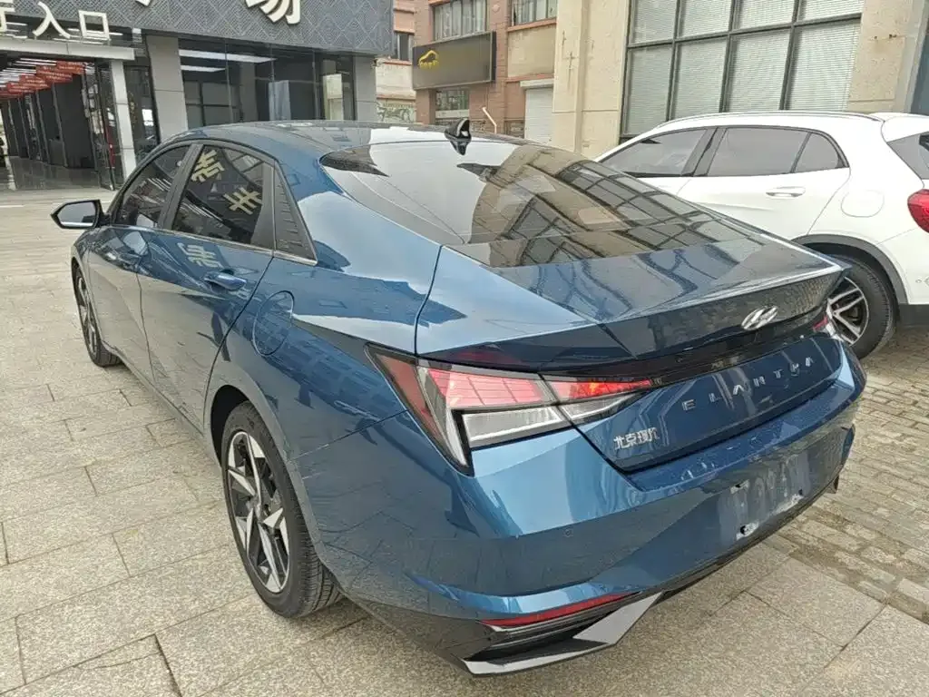 Hyundai Elantra — фото 10