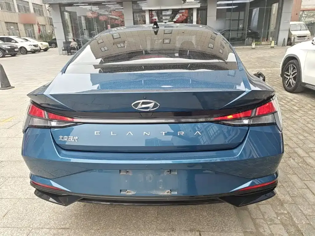 Hyundai Elantra — фото 5