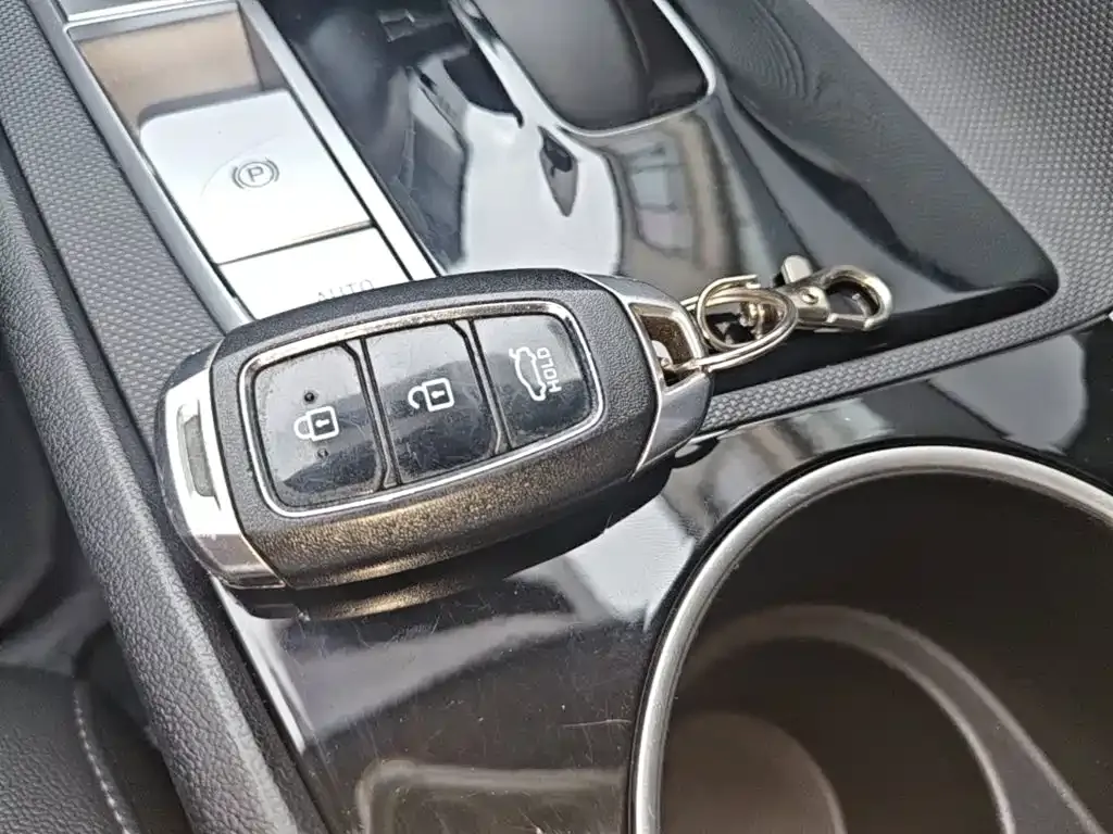 Hyundai Elantra — фото 8