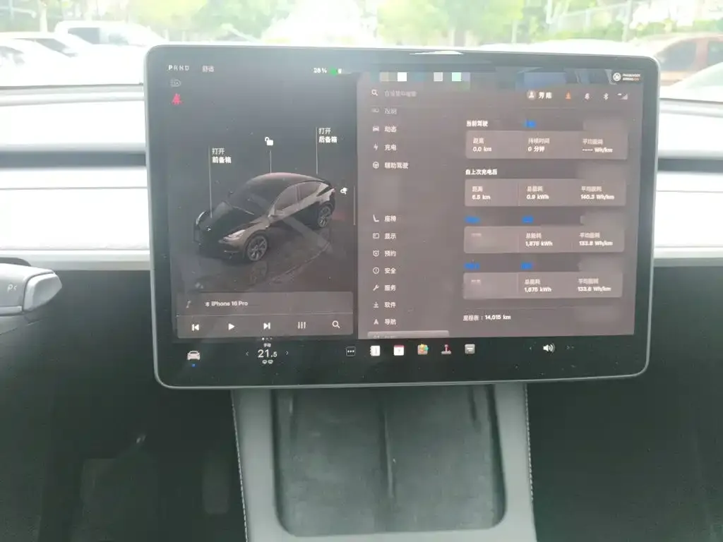 Tesla Model Y — фото 10