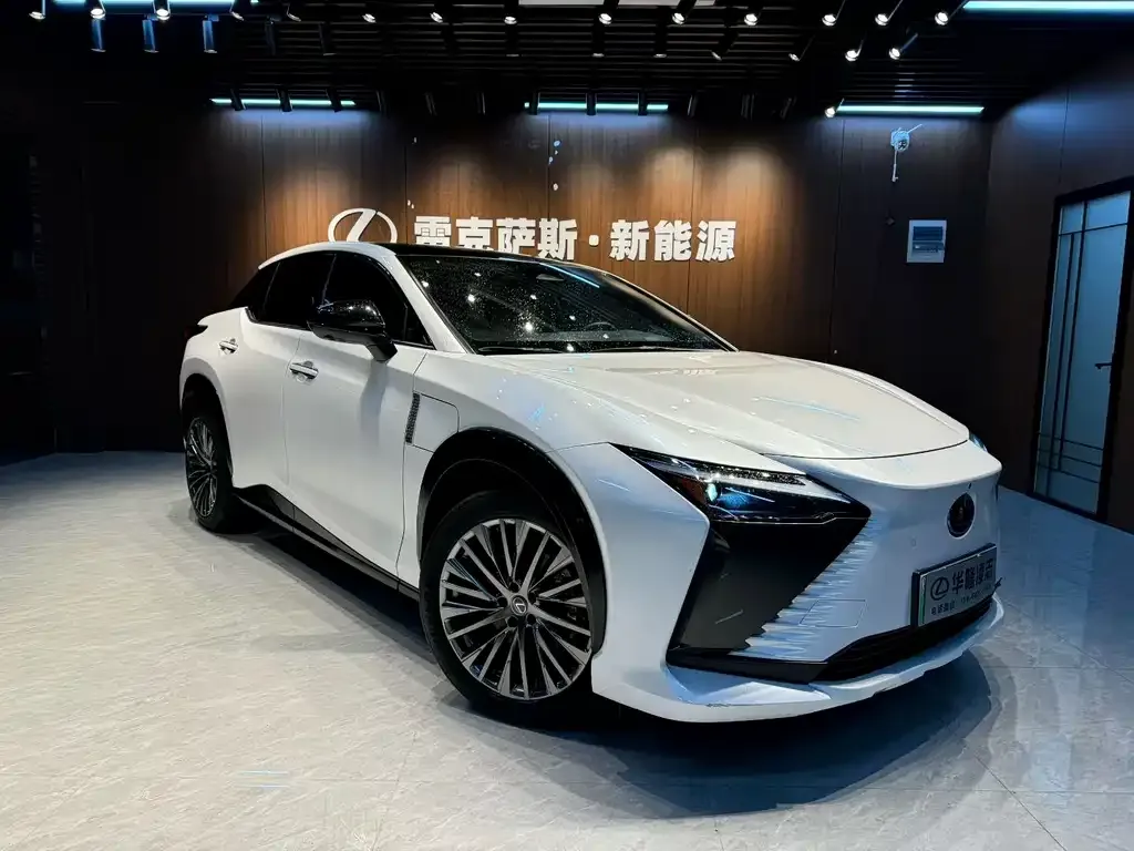 Lexus RZ — фото 1