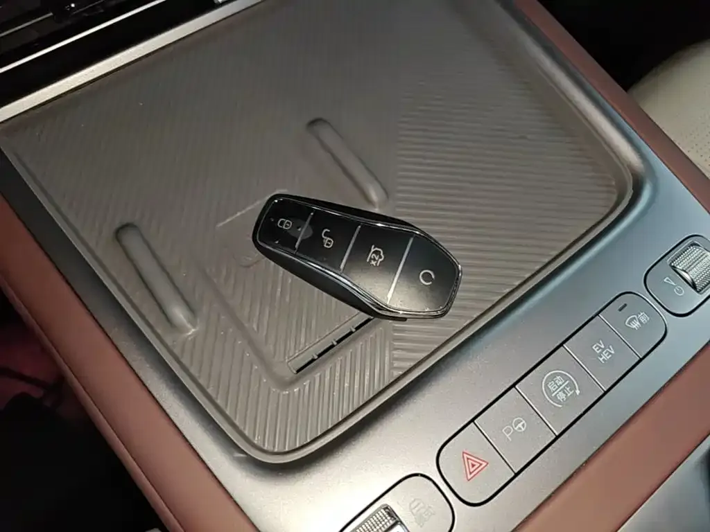 BYD Seal 07 DM-i — фото 8