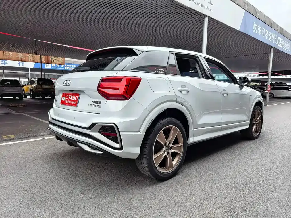 Audi Q2L — фото 2