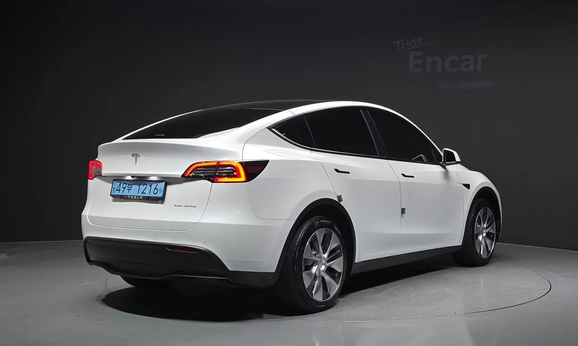 Tesla Model Y — фото 8