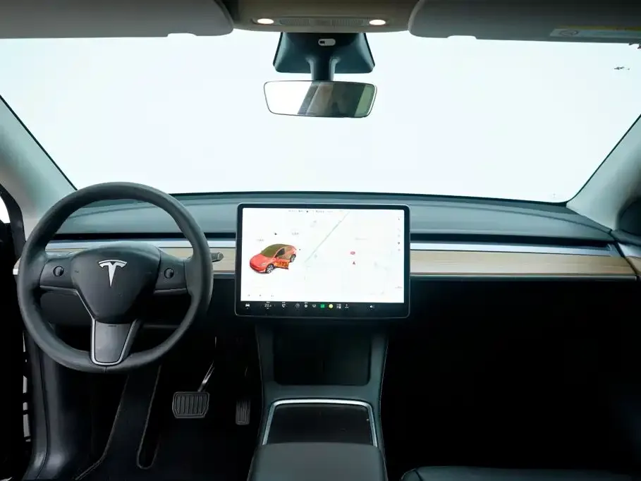 Tesla Model Y — фото 2