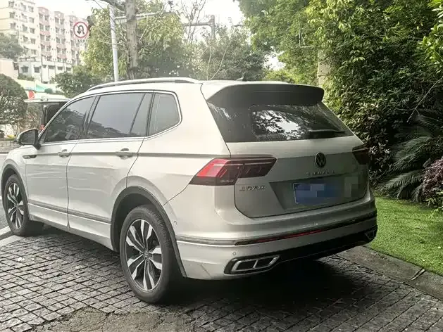 Volkswagen Tiguan L — фото 9