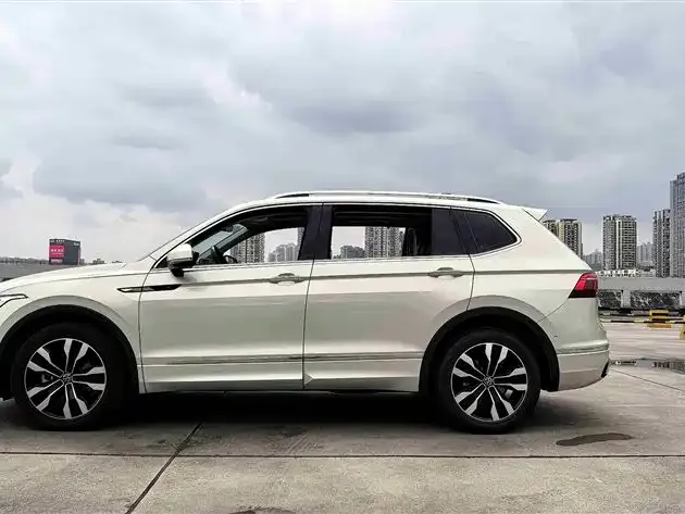 Volkswagen Tiguan L — фото 3
