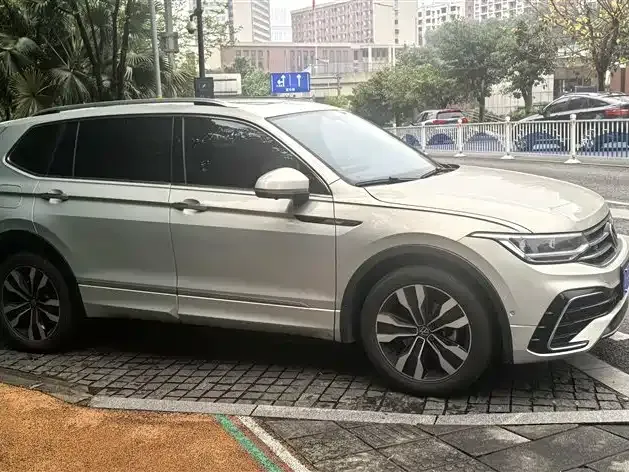 Volkswagen Tiguan L — фото 8