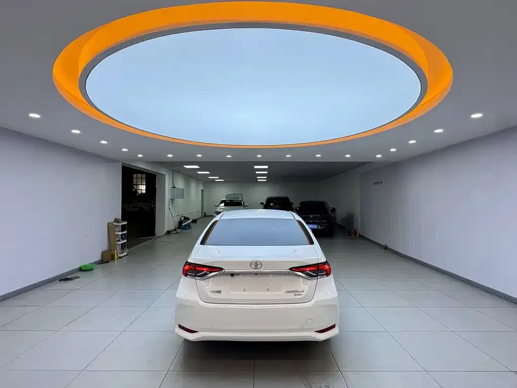 Toyota Corolla — фото 8