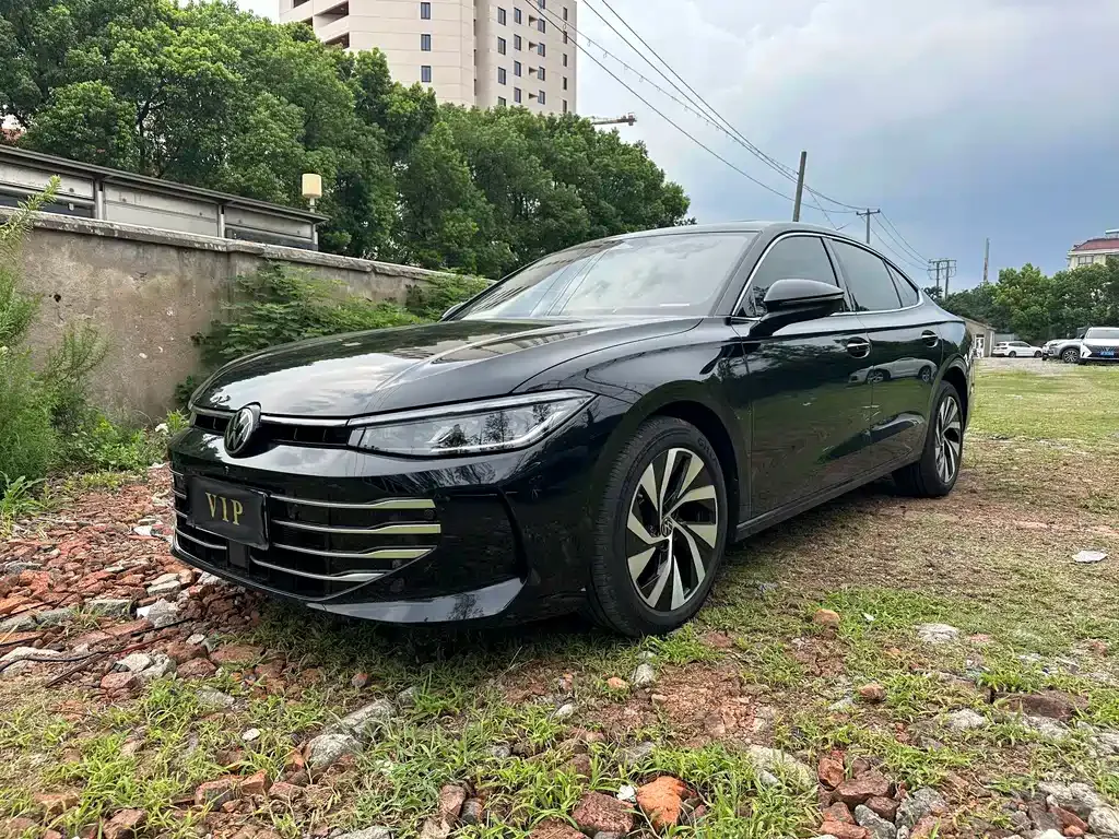 Volkswagen Passat — фото 1