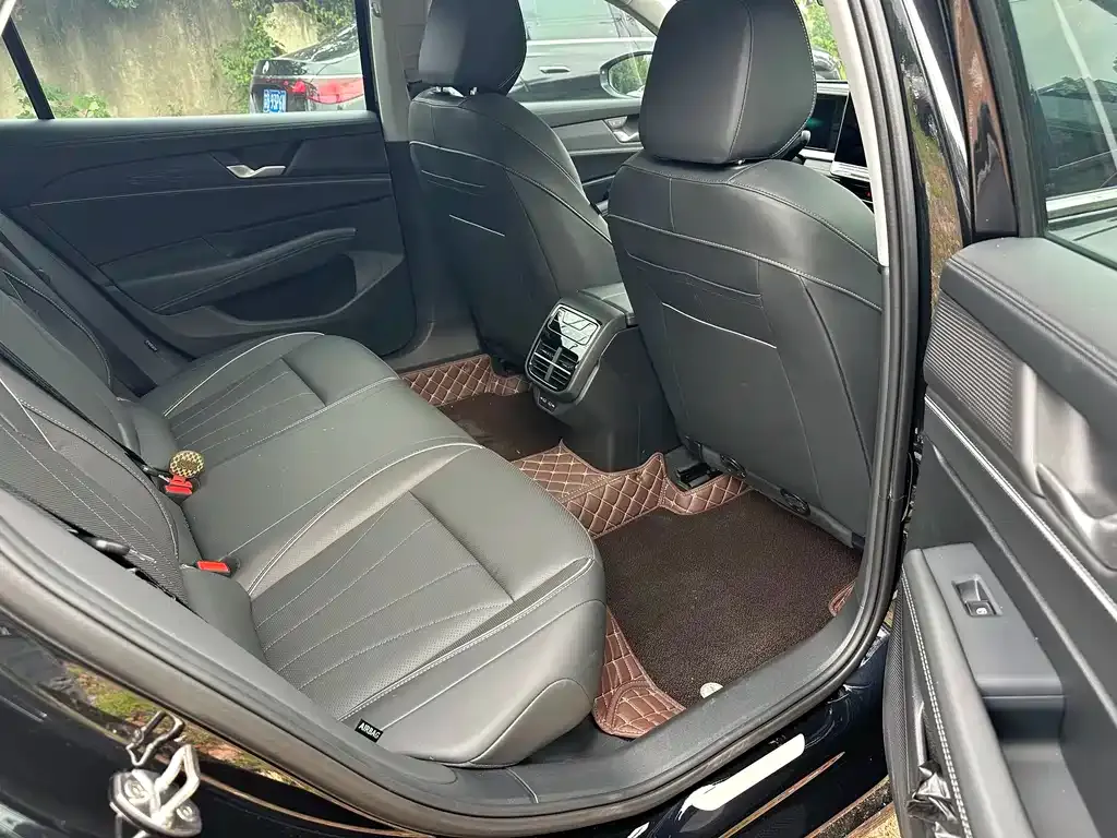 Volkswagen Passat — фото 8