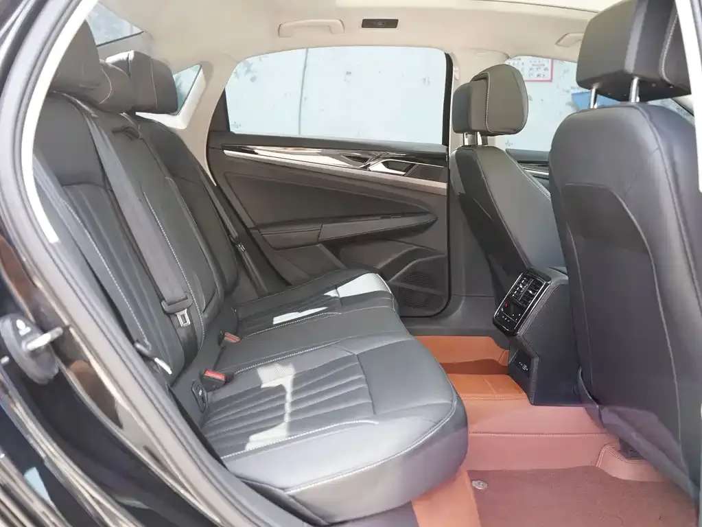 Volkswagen Passat — фото 2