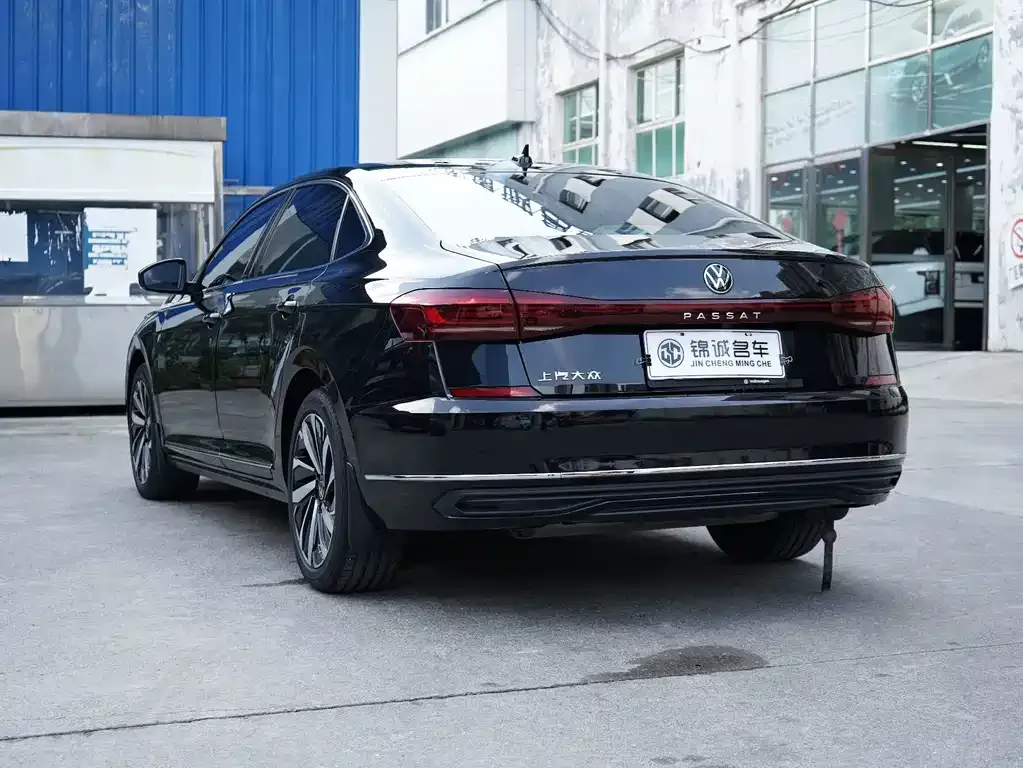 Volkswagen Passat — фото 10