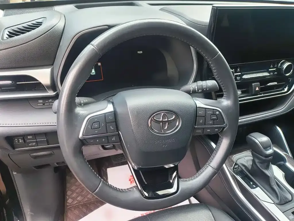 Toyota Highlander — фото 10