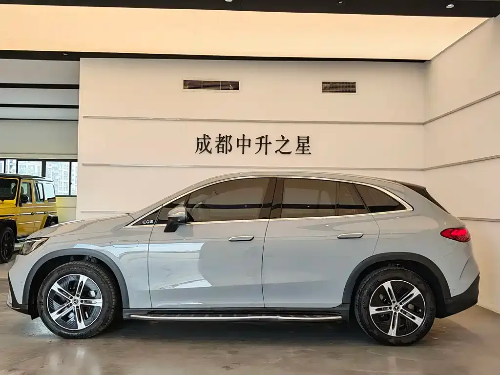 Mercedes-Benz EQE SUV — фото 4