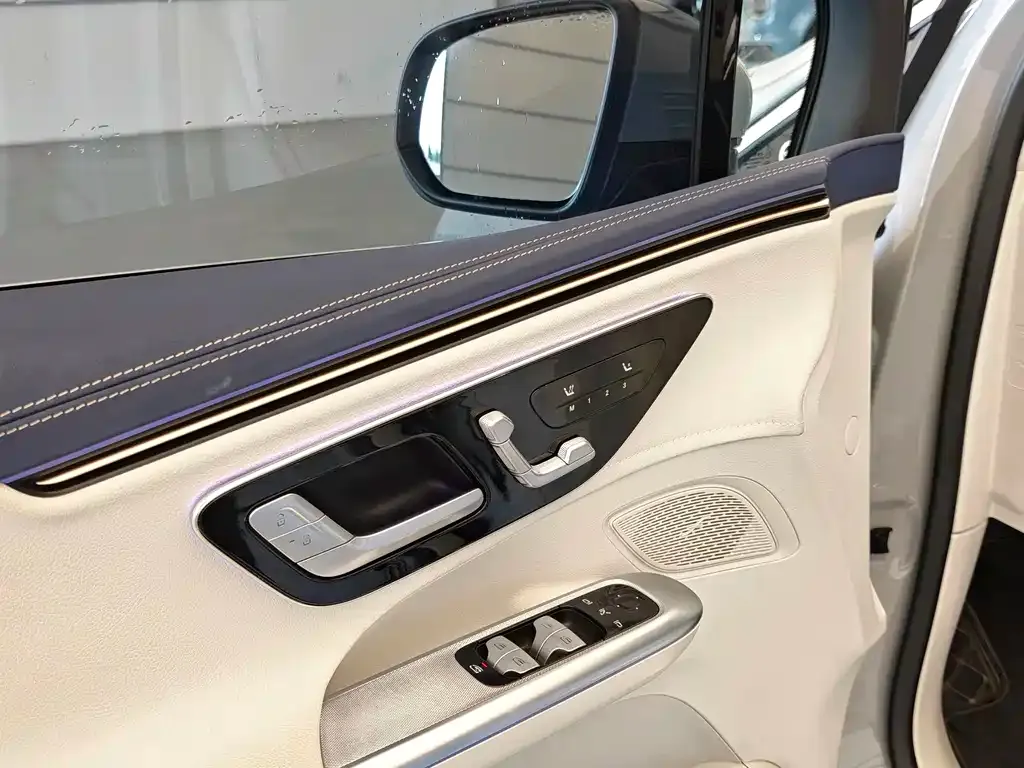 Mercedes-Benz EQE SUV — фото 9