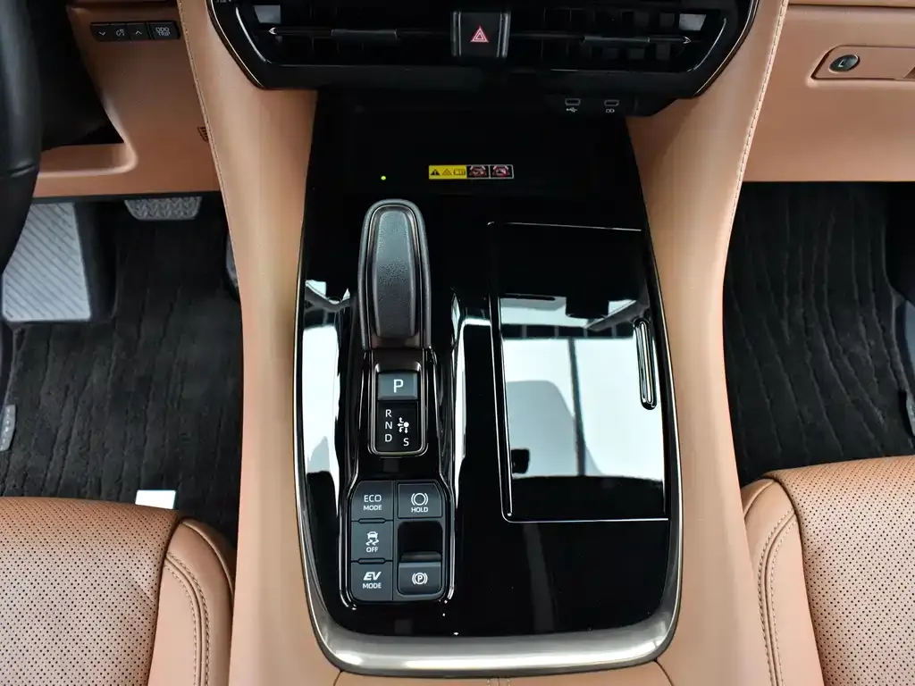 Toyota Alphard — фото 3