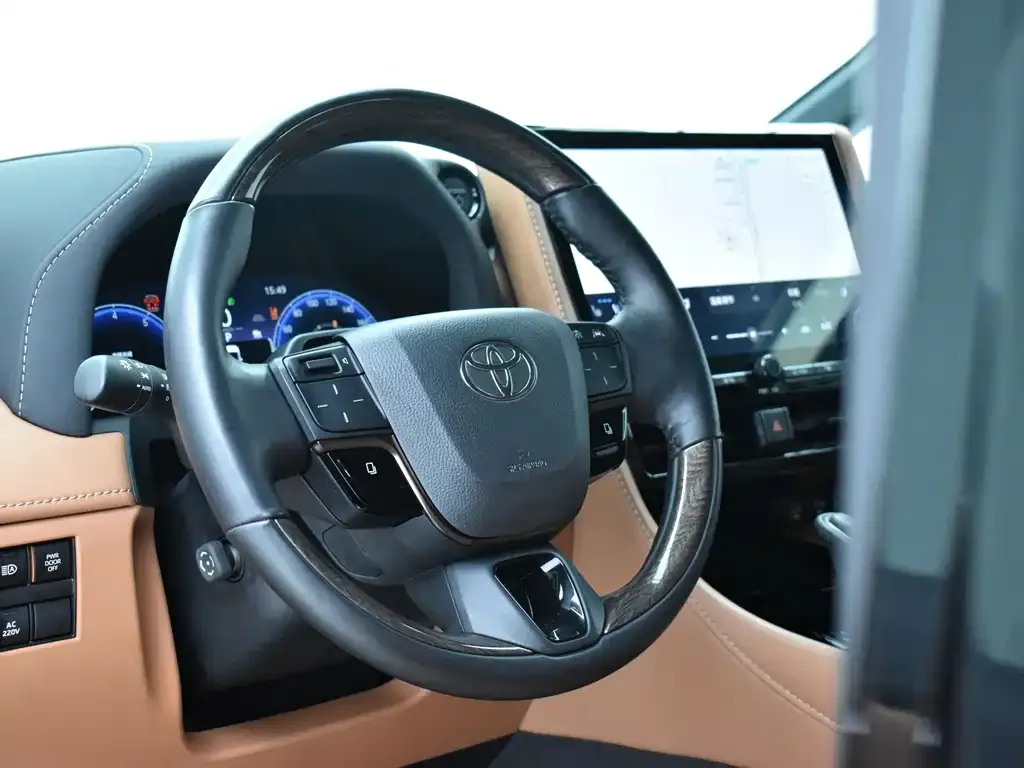 Toyota Alphard — фото 2