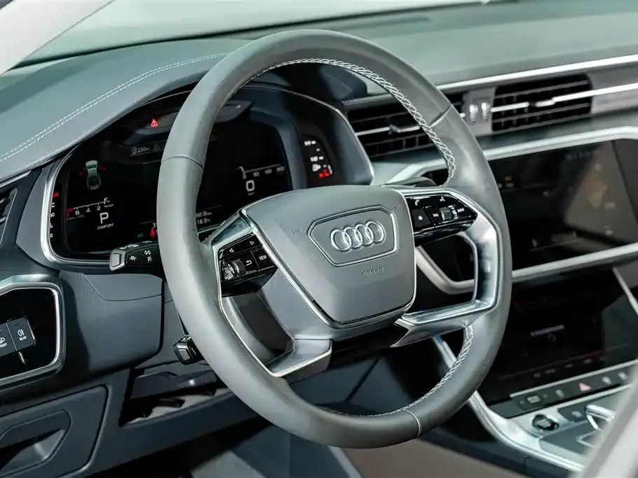 Audi A7L — фото 8