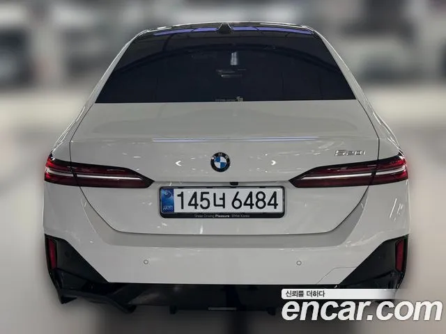 BMW 5-Series — фото 10