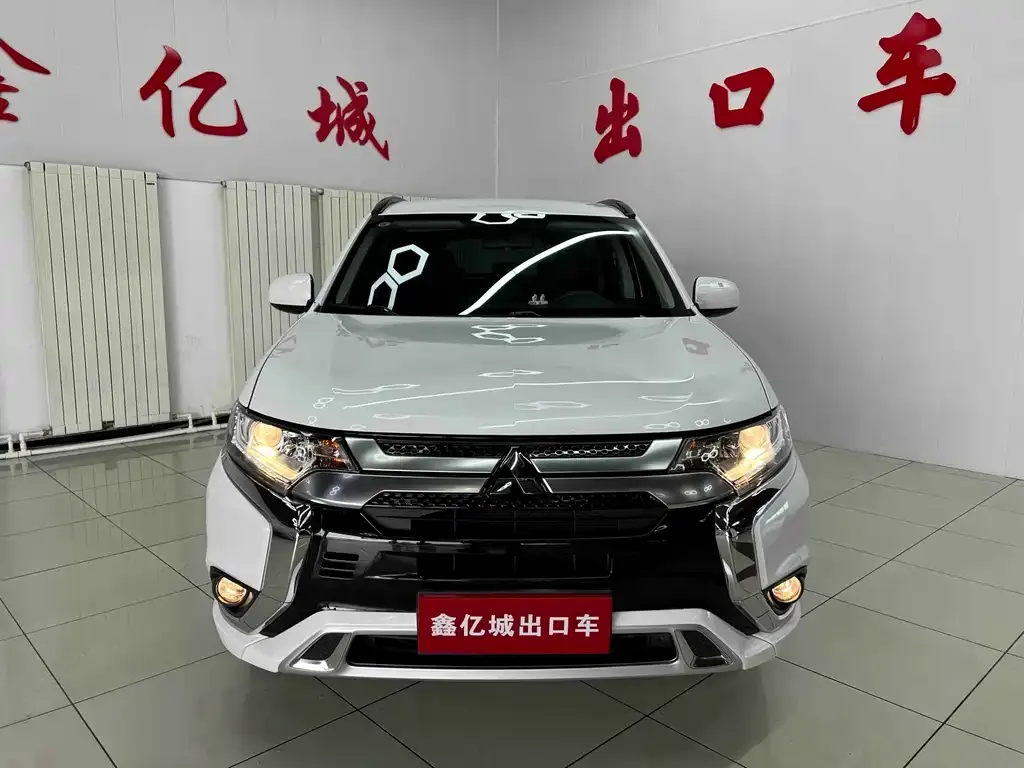 Mitsubishi Outlander — фото 3