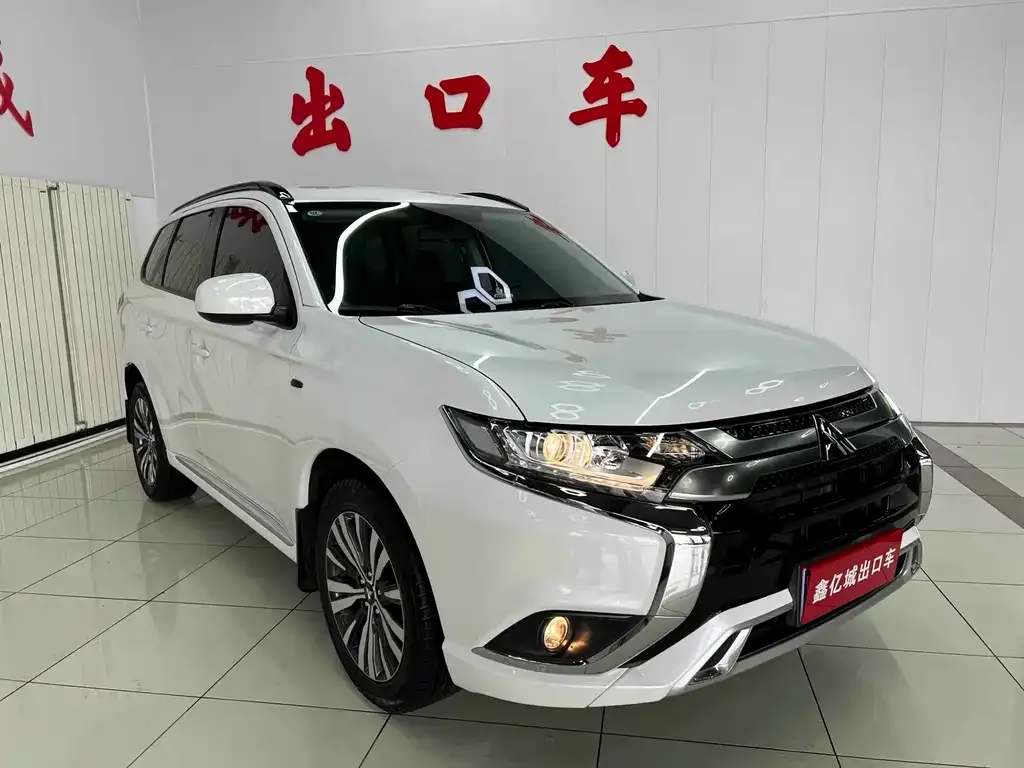 Mitsubishi Outlander — фото 2