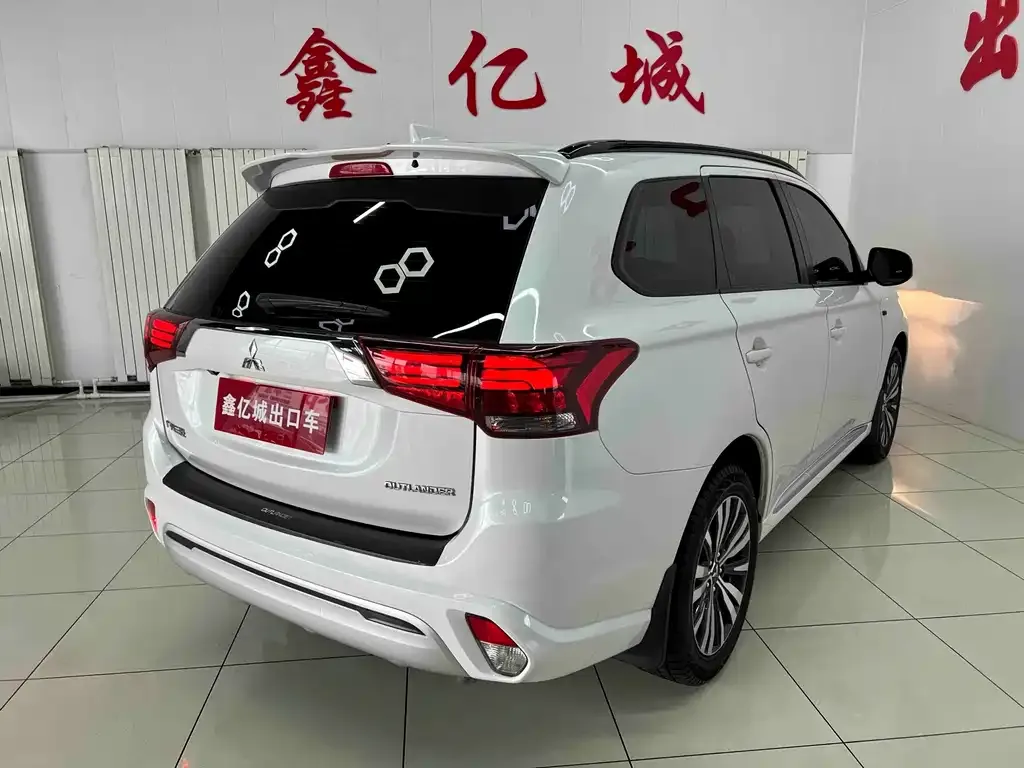 Mitsubishi Outlander — фото 6