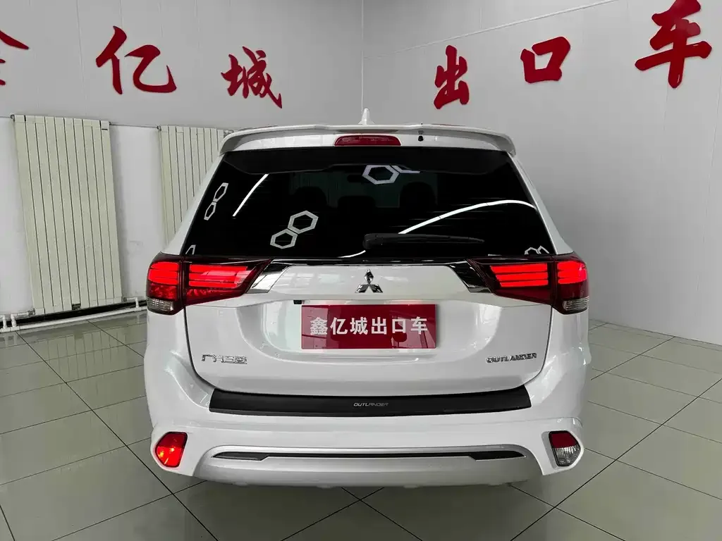Mitsubishi Outlander — фото 7