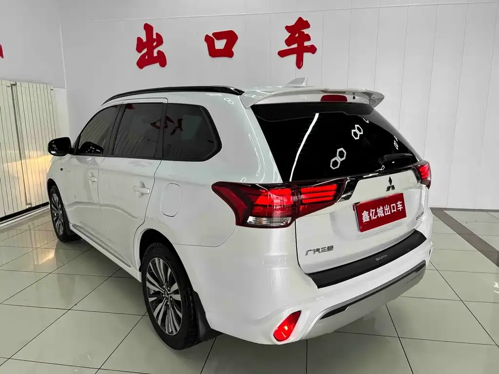 Mitsubishi Outlander — фото 4