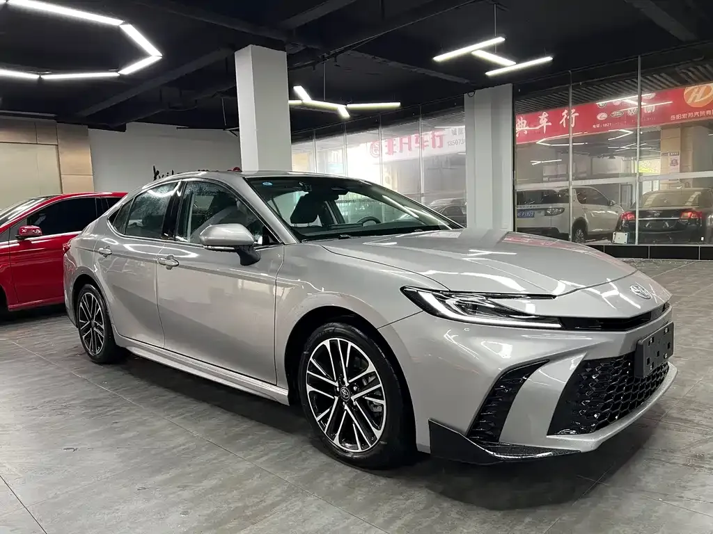 Toyota Camry — фото 7