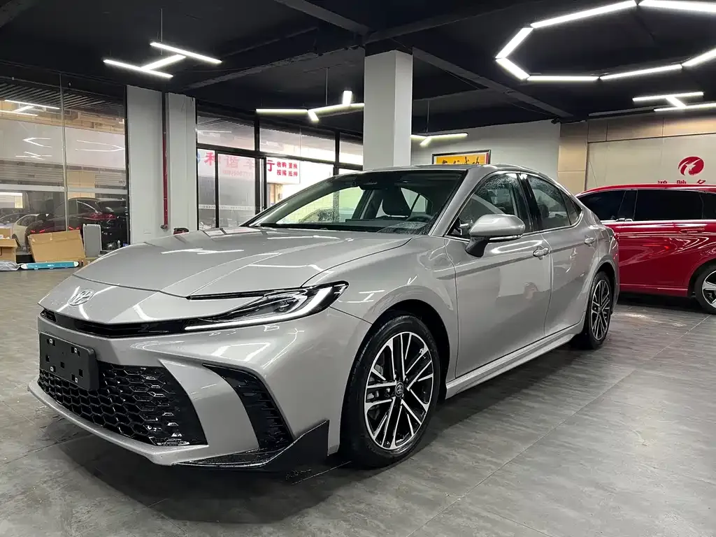 Toyota Camry — фото 6