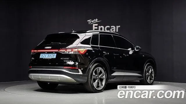 Audi Q4 e-tron — фото 5