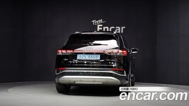 Audi Q4 e-tron — фото 2