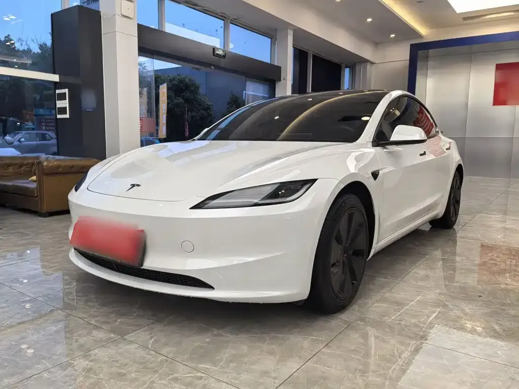 Tesla Model 3 — фото 1