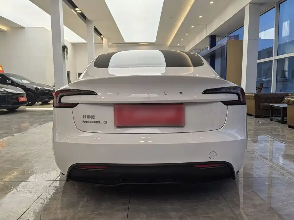 Tesla Model 3 — фото 3