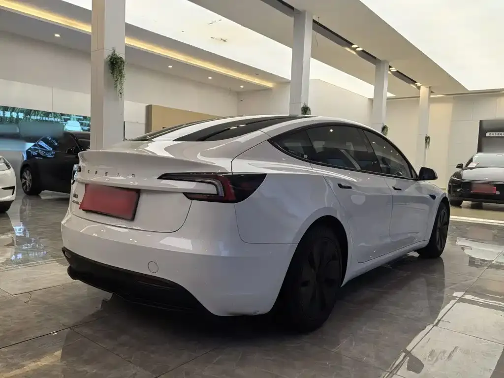 Tesla Model 3 — фото 2