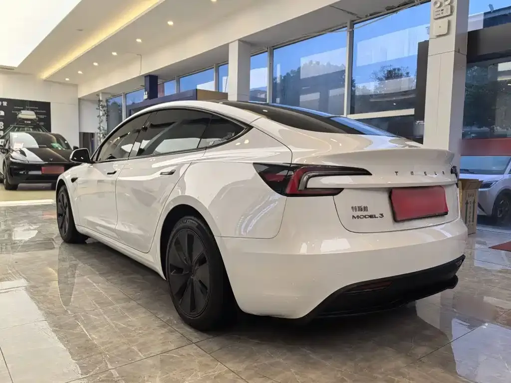 Tesla Model 3 — фото 10