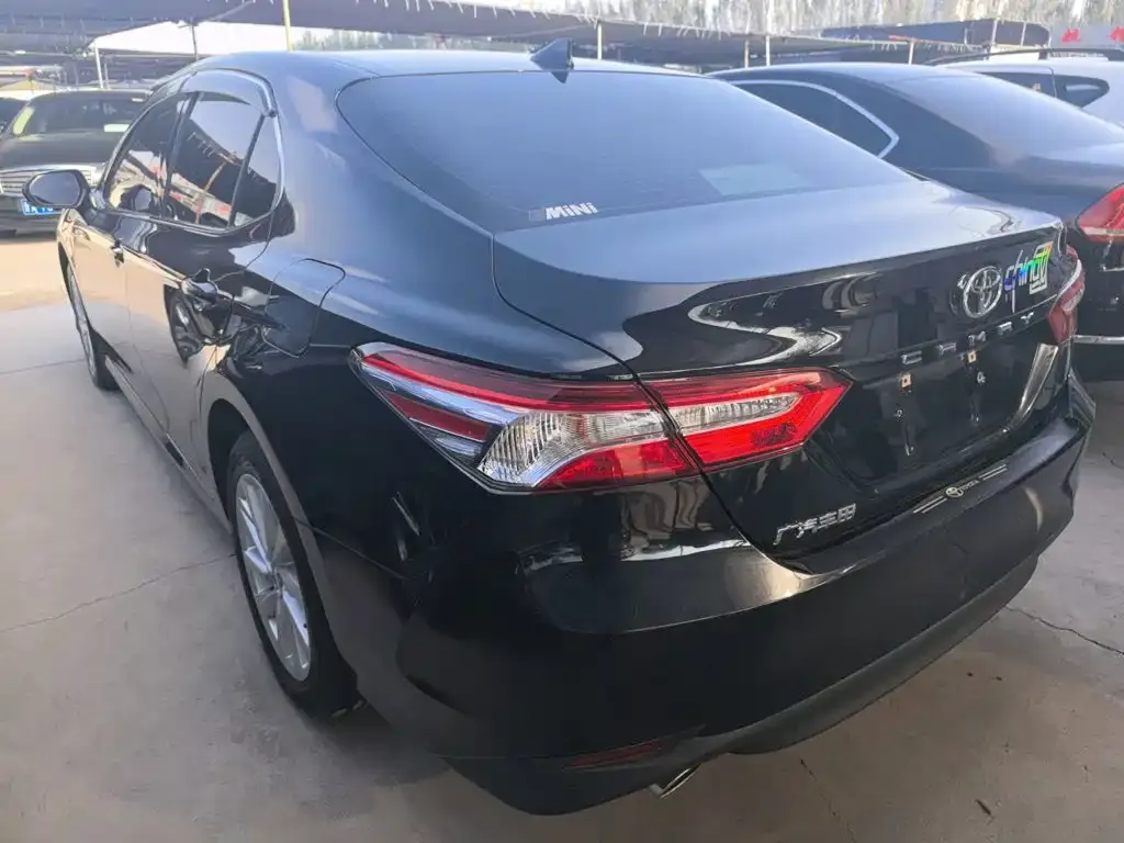 Toyota Camry — фото 5