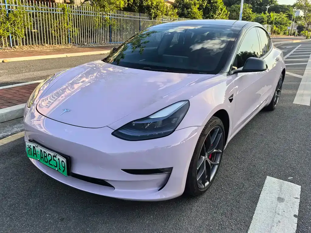 Tesla Model 3 — фото 1