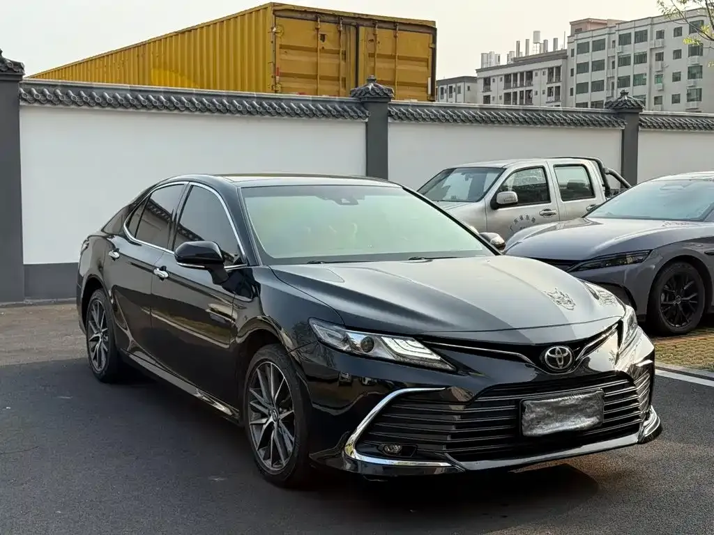 Toyota Camry — фото 2