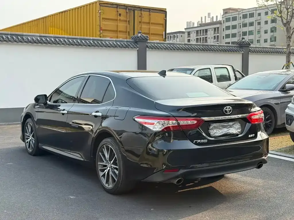 Toyota Camry — фото 9
