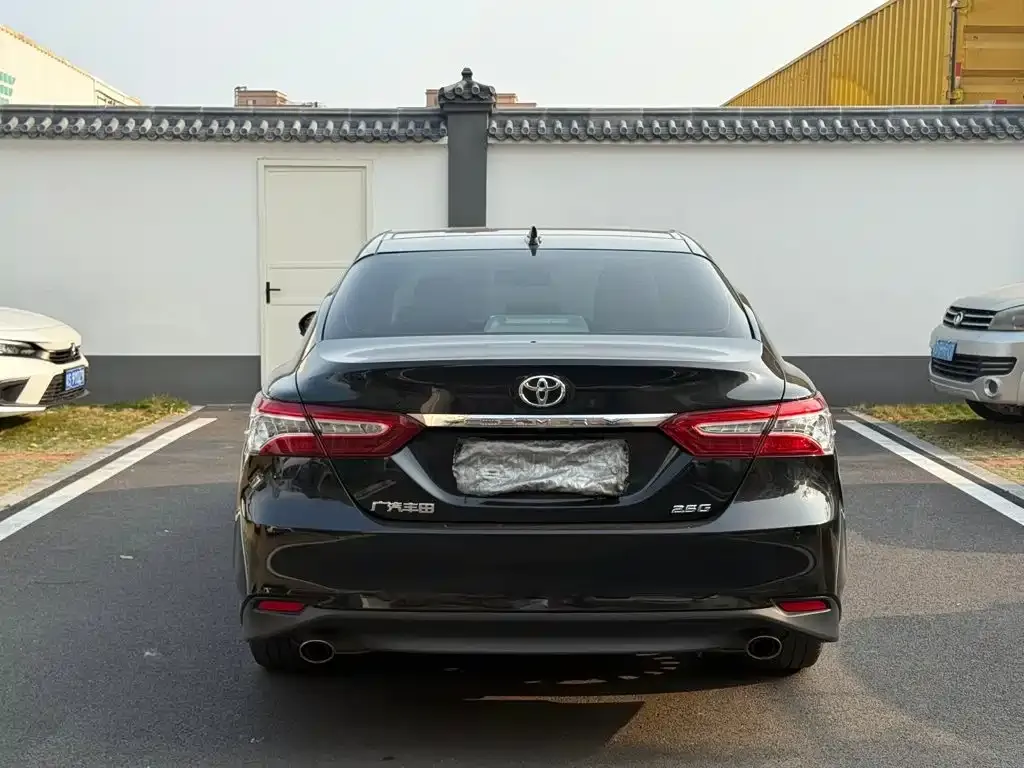 Toyota Camry — фото 5