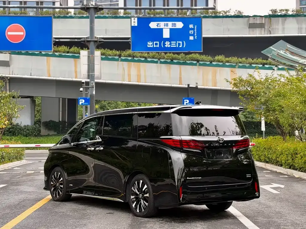 Toyota Alphard — фото 5