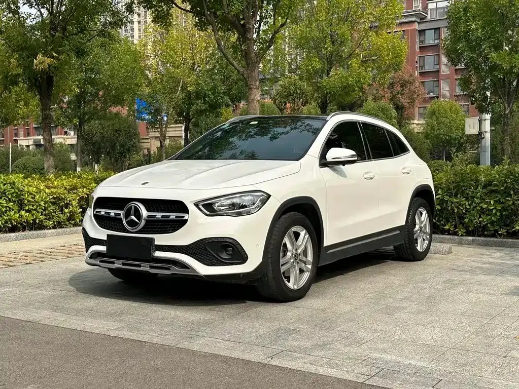 Mercedes-Benz GLA — фото 1
