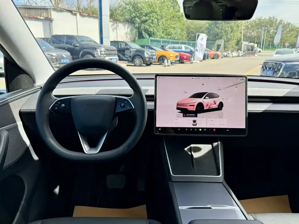 Tesla Model Y — фото 10