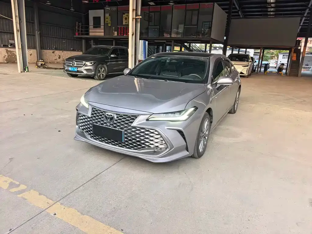 Toyota Avalon — фото 1