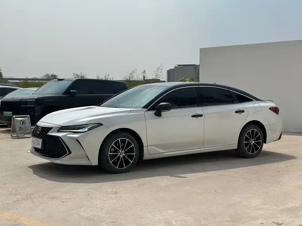 Toyota Avalon — фото 1