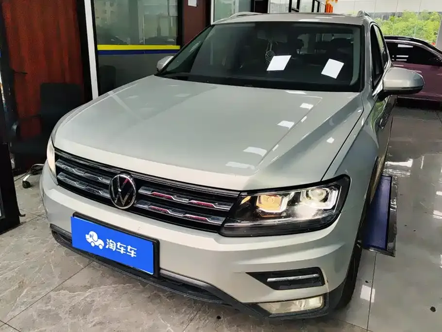 Volkswagen Tiguan L — фото 1